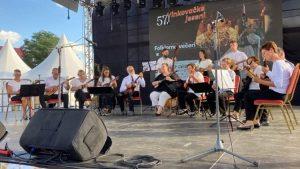 FS Bistra in Tamburaši Borovnica na Vinkovačkih jesenih 1